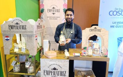 Emperatriz presenta el primer destilado de mandioca en la Expo Capasu 2025.